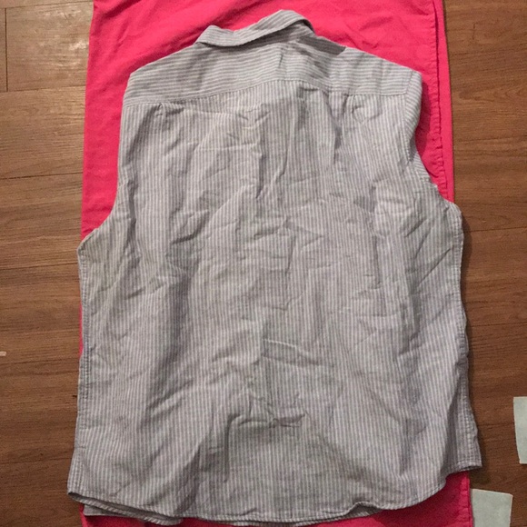 Goodfellow & CO Button Down - Picture 3 of 5